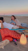 Le matelas gonflable Coziya® - utilisation à la plage en couple matelas doubles