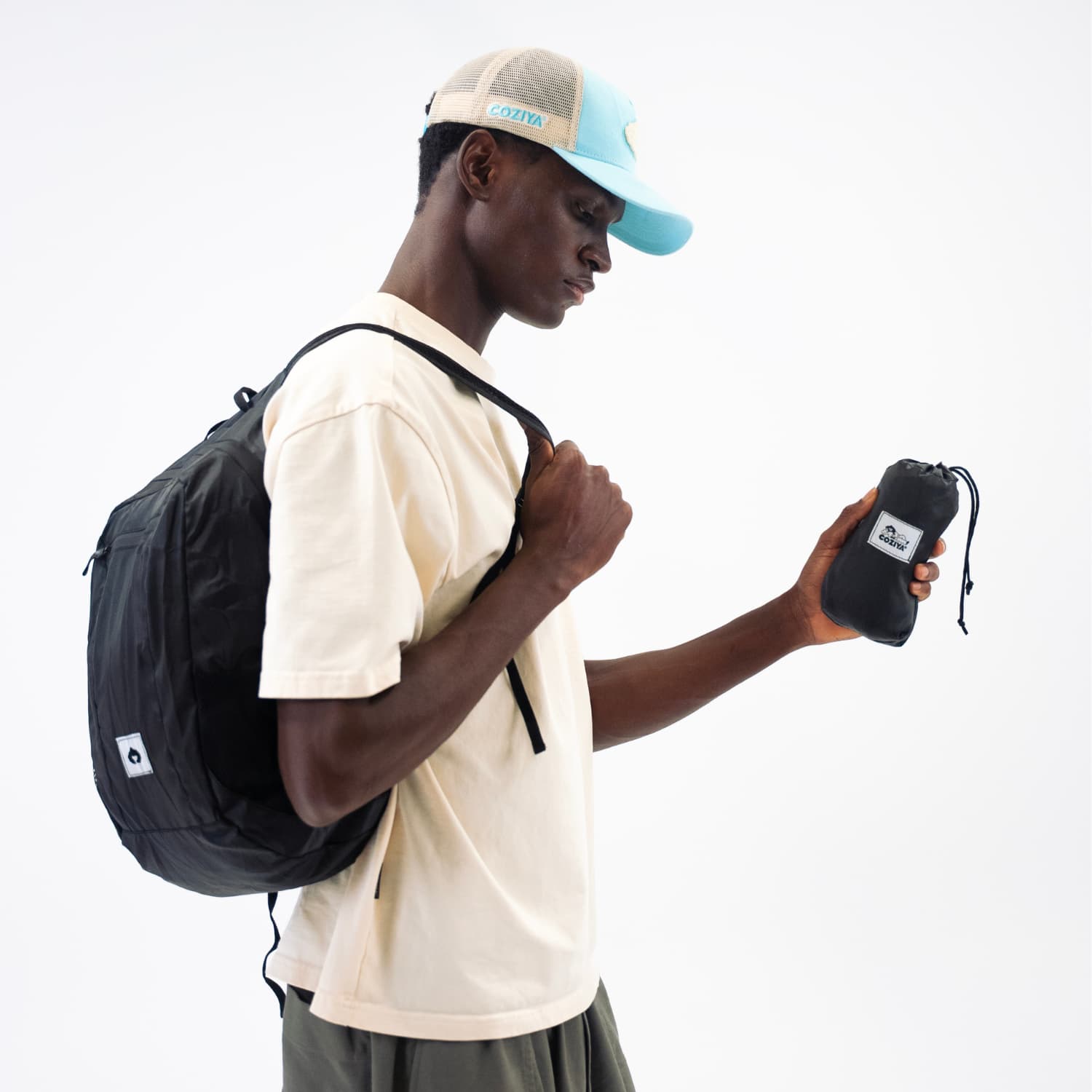 Sac à dos noir ultra léger de la marque coziya 