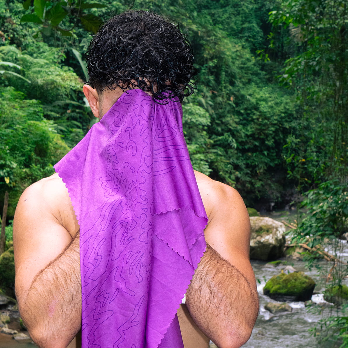 Air Towel™ Coziya® en forêt nature - serviette outdoor aventure