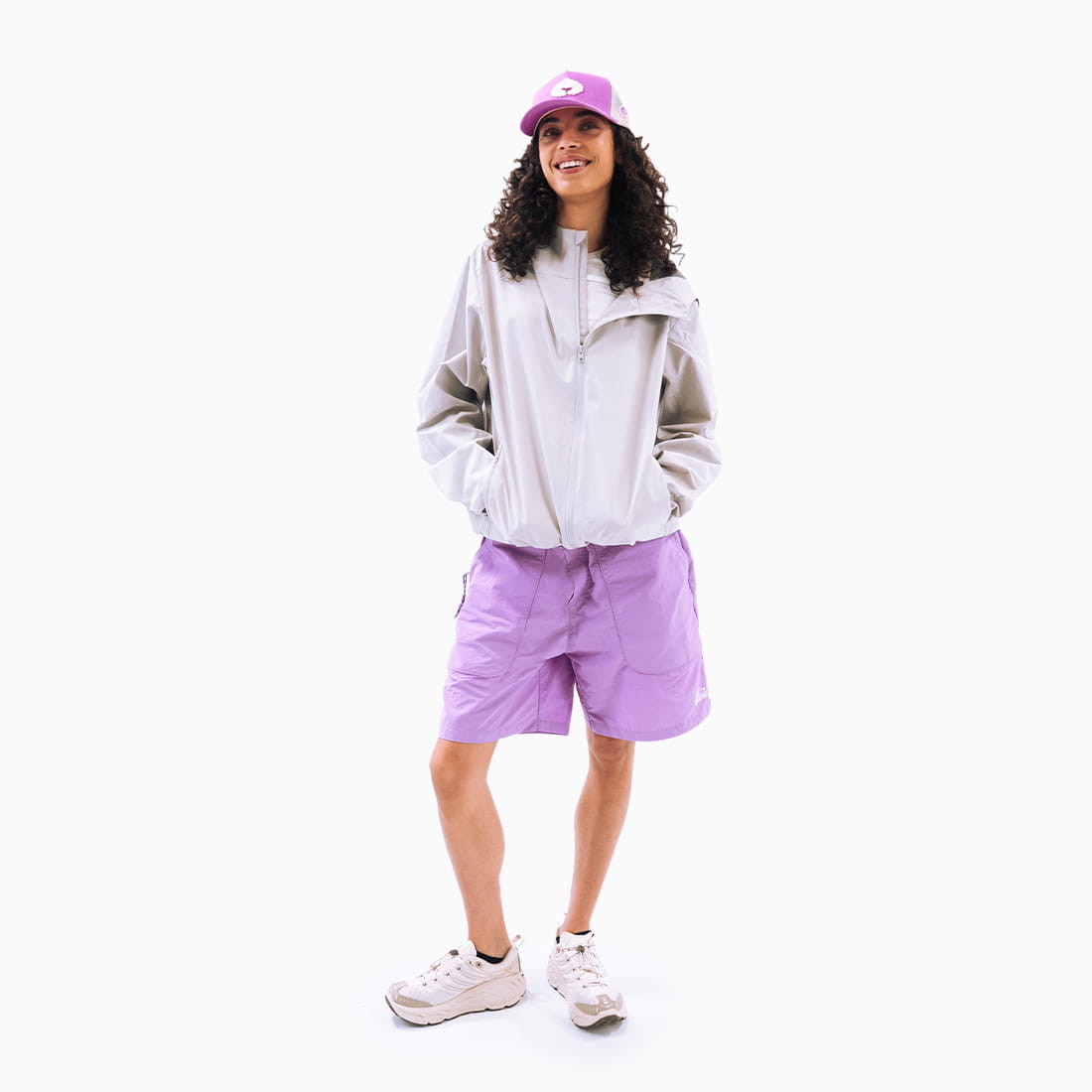 Short de bain Coziya® violet porté femme - coupe mixte tendance outdoor